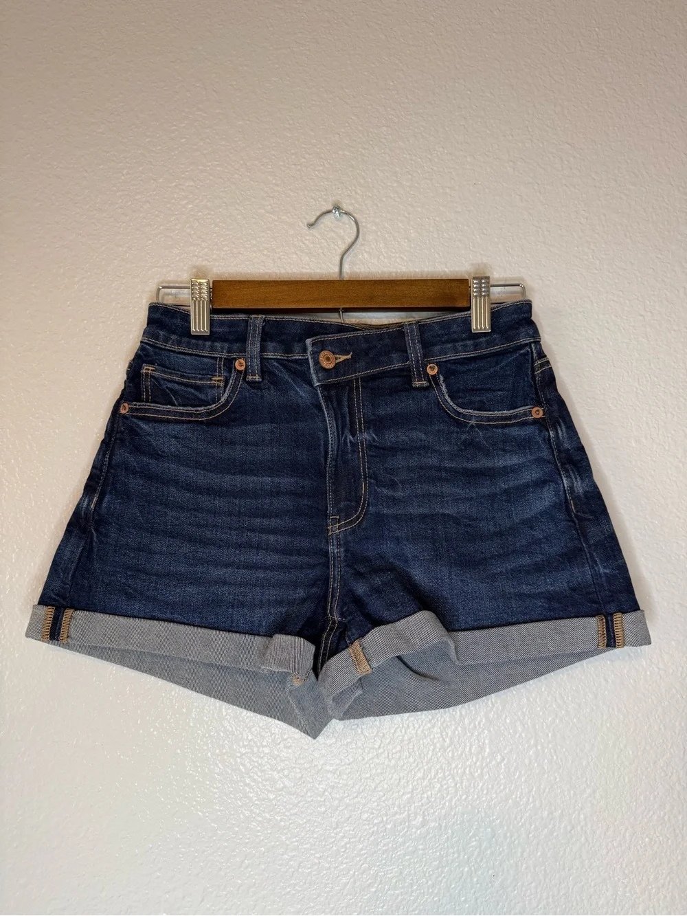 American Eagle Mom Denim Shorts Dark Wash Size 2 High Rise Cuffed Stretch